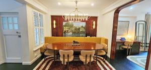 Glamorous Art Deco Retreat