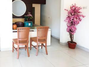 RedDoorz near UNESA Citraland Surabaya