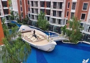 Modern two bedroom at Espana by miHouse Hosting