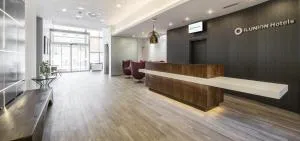 伊鲁尼昂瓦伦西亚3号酒店 - 马尼塞斯