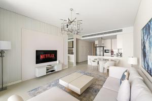 VayK - Luxurious 2BR Beachfront Retreat with Ocean View