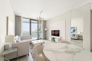 VayK - Luxurious 2BR Beachfront Retreat with Ocean View