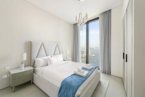 VayK - Luxurious 2BR Beachfront Retreat with Ocean View