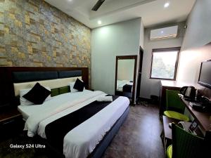ISBT Dehradun Mode Residency