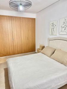 Beautiful Modern 2BR with Living Room