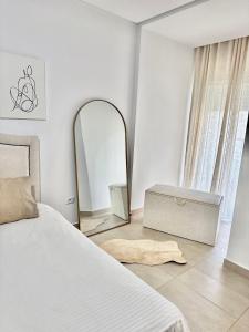 Beautiful Modern 2BR with Living Room