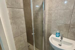 Cozy Studio in Dudley City Center