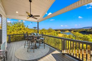 Lakefront Gem - Mtn Views - Hot Tub - Private Dock