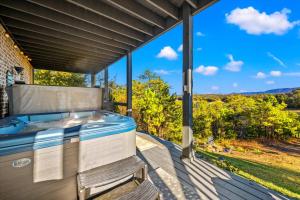 Lakefront Gem - Mtn Views - Hot Tub - Private Dock