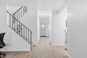 Modern 3-Bedroom Townhouse with Garage Parking in Mt. Lebanon