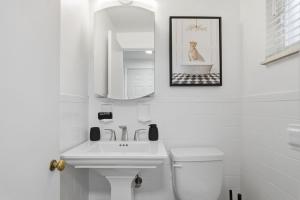 Modern 3-Bedroom Townhouse with Garage Parking in Mt. Lebanon