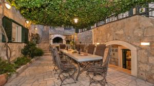 Villa Elizabeta Makarska by Villas Guide