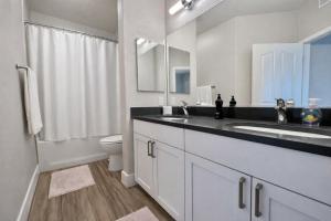 Spacious 2 Bedroom 2 Bathroom In Gated Community