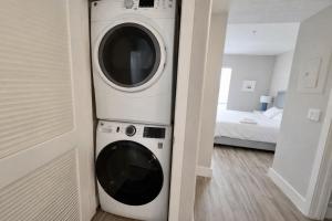 Spacious 2 Bedroom 2 Bathroom In Gated Community