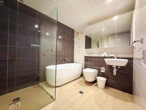 Resort-Style 2BR in Zetland Near CBD