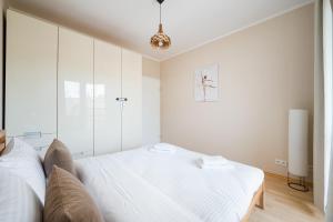 Metro Ursynów Homely Apartment by BookingHost