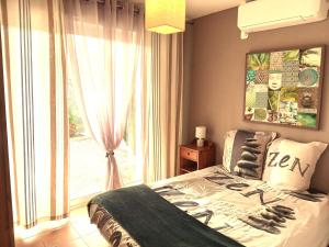 Maison familiale avec piscine privée plage à pied Frais de gestion du séjour 160e en supplément à larrivée Family home with private pool beach within walking distance Stay management fee 160e payable upon arrival