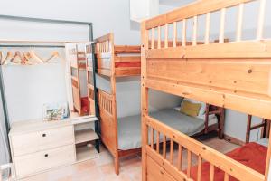 Maison familiale avec piscine privée plage à pied Frais de gestion du séjour 160e en supplément à larrivée Family home with private pool beach within walking distance Stay management fee 160e payable upon arrival