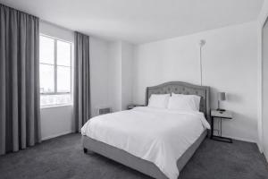 Spacious 2 Bedroom 2 Bathroom Unit Great Location