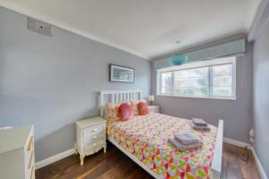 2 bed flat - SW London with parking
