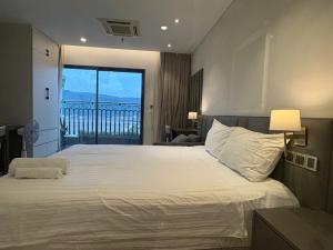 Mountain, Sea View with Balcony