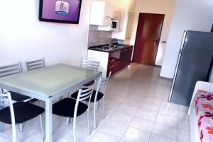 Modern apartment with pool-Beahost