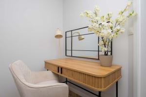 Cosy Apartment in the Centre Remote Work by Noclegi Renters