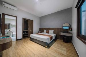 Cat Ba An Bloom Hotel - Managed by DG Sol Hospitality - Viet Hoa Building