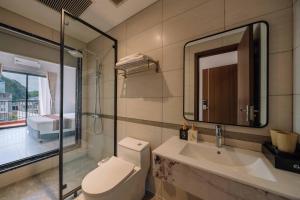 Cat Ba An Bloom Hotel - Managed by DG Sol Hospitality - Viet Hoa Building