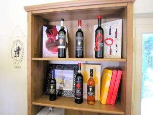 Cosy holiday home in Tuscany with shared swimming pool