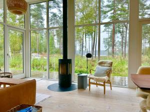 Modern Peninsula Cabin With Panoramic View