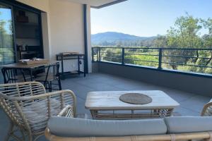 Superb flat with a lovely view of the mountains