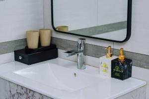 Cat Ba An Bloom Hotel - Managed by DG Sol Hospitality - Viet Hoa Building