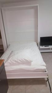 Karest Compact 1 Room Apartment