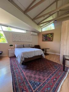 Spacious Self-Catering Apartment with Private Entrance in Peaceful Paradyskloof, Stellenbosch
