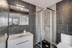 Apartment 3 Bedrooms Heated Pool