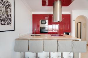 Apartment 3 Bedrooms Heated Pool