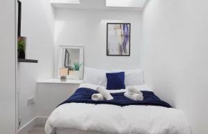 Stylish London Zone 2 Flat Sleeps 6 5mins to London Bridge 50GBP Cashback on January Stays