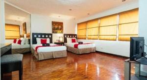 Greenbelt Makati - Vaccinated Staff