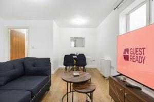 GuestReady - Modern Retreat in Londons Docklands