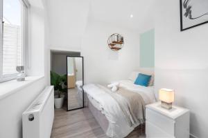Spacious London Flat Skylighting Free Parking 50pounds Cashback On Winter Stays