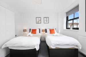 Spacious London Flat Skylighting Free Parking 50pounds Cashback On Winter Stays