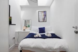 Spacious London Flat Skylighting Free Parking 50pounds Cashback On Winter Stays