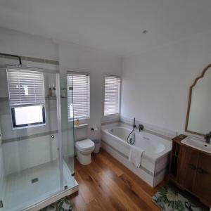 Athina House on Robberg Ridge with a view Walk to beach and mall