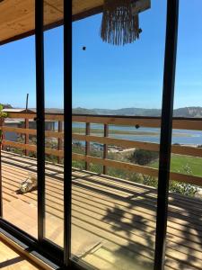 cabaña con vista al río