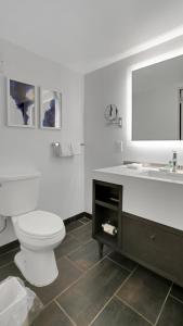 911 I Beautiful King Hotel Room