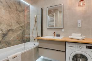 Granaria Calm & Elegant Studio - Prime Location & Bathtub by Downtown Apartments