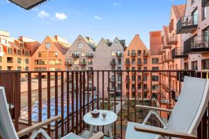 Granaria Calm & Elegant Studio - Prime Location & Bathtub by Downtown Apartments