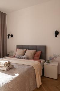 Japandi Old Town Miodowa by VAYA STAYS