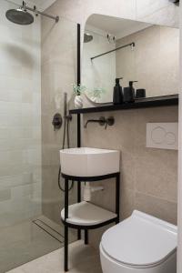 Japandi Old Town Miodowa by VAYA STAYS